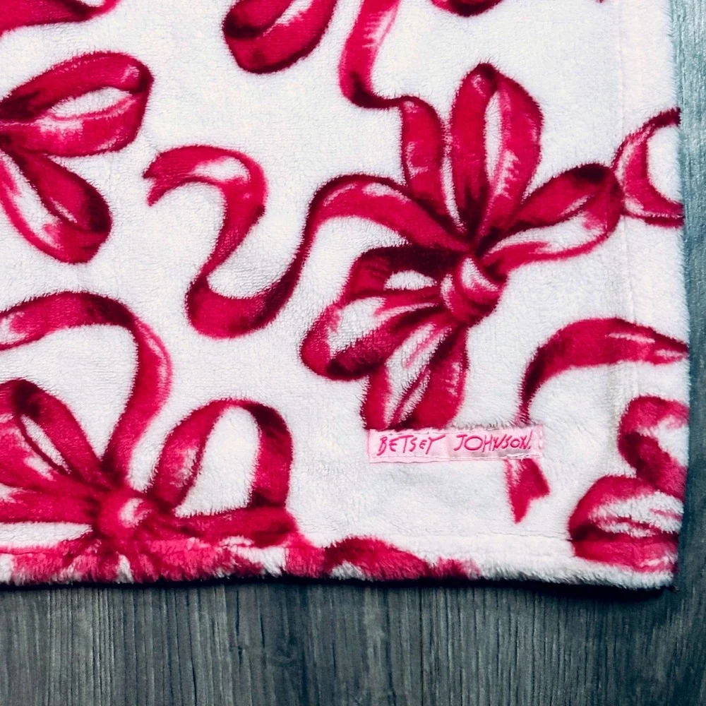 Betsey Johnson Pink White Bow Throw Blanket Plush Coquette Cozy Valentine 58x83